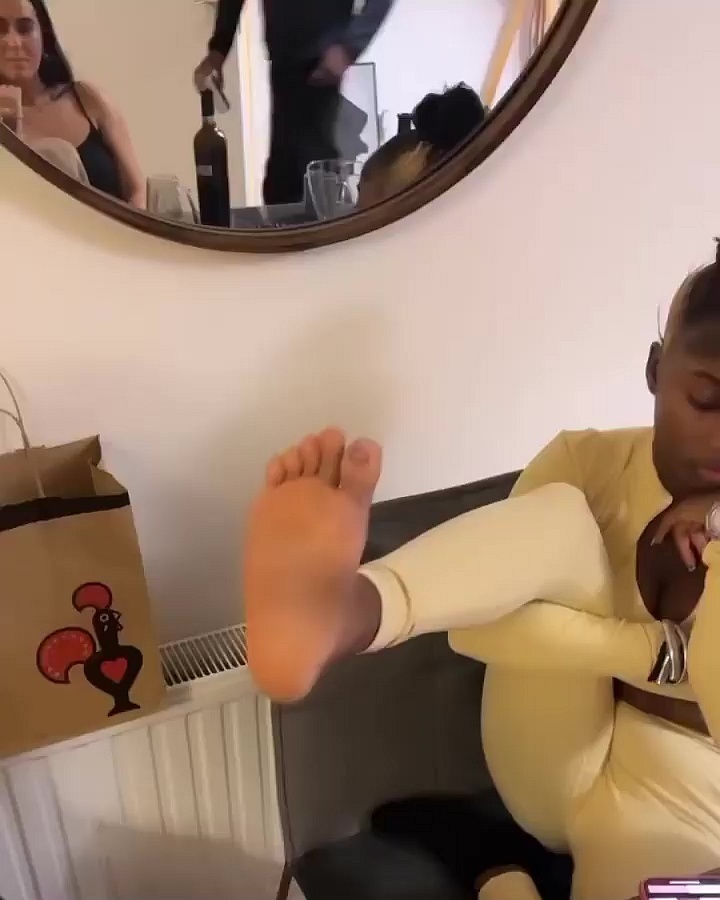 indiyah polack feet 3