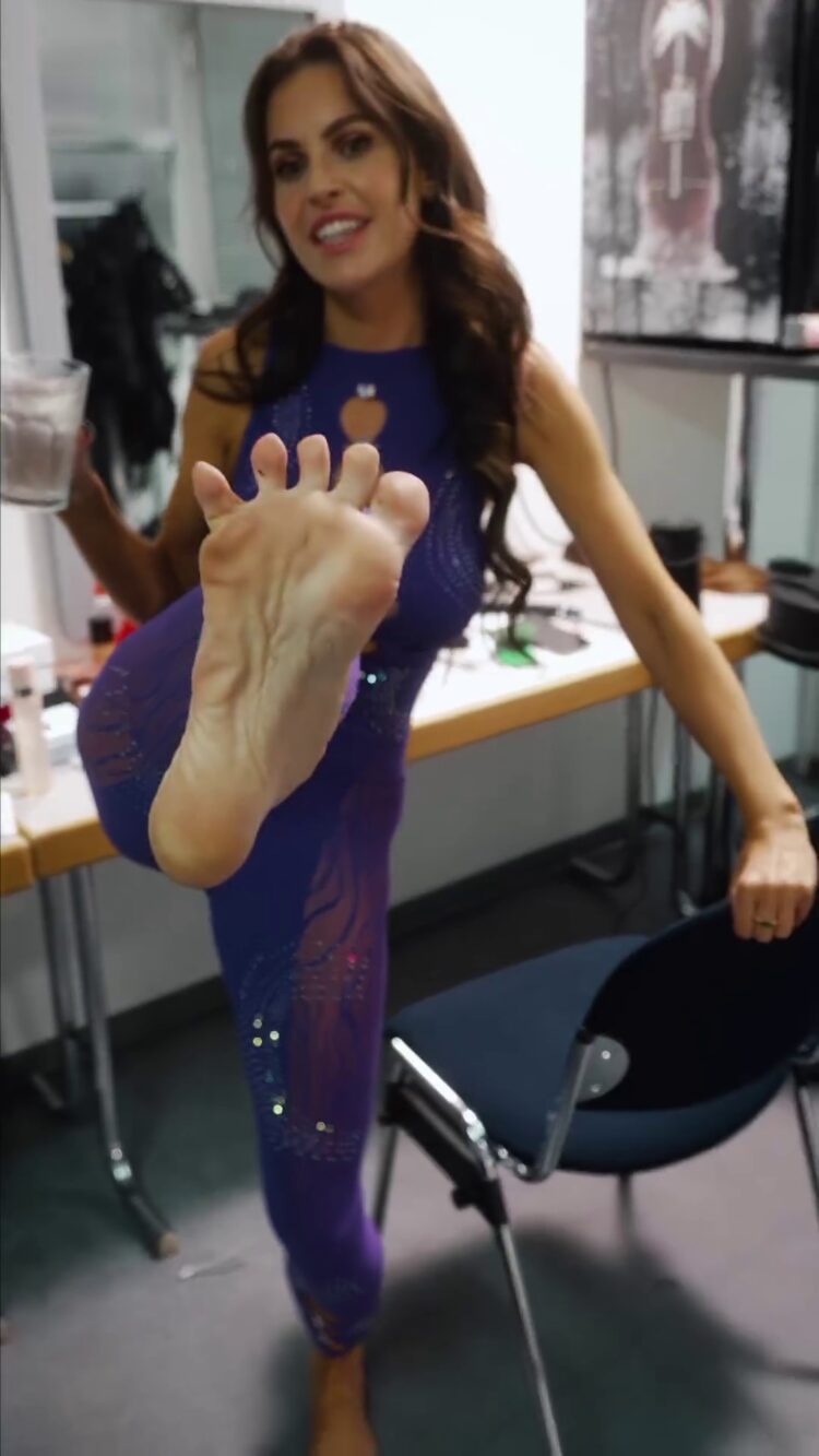 ines anioli feet 1