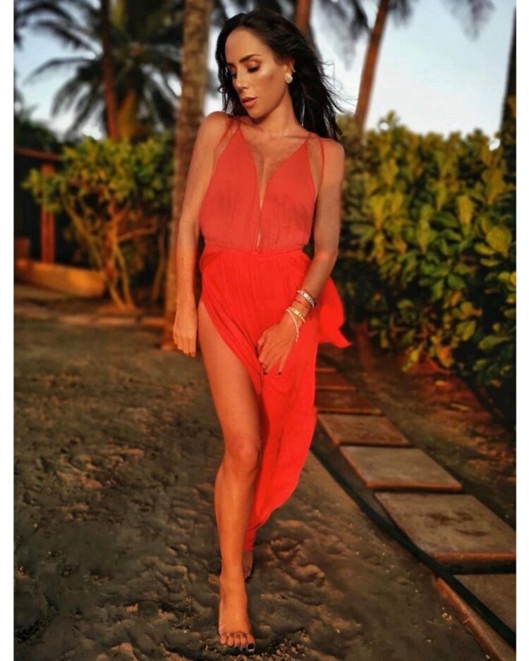 ines gomez mont feet 4