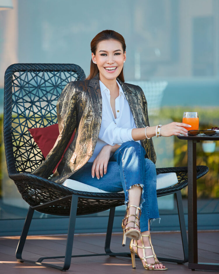 ing paetongtarn feet 2