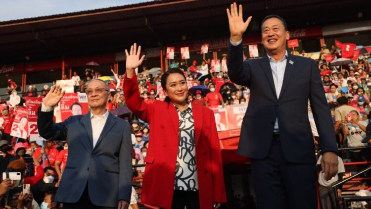 ing paetongtarn feet 3