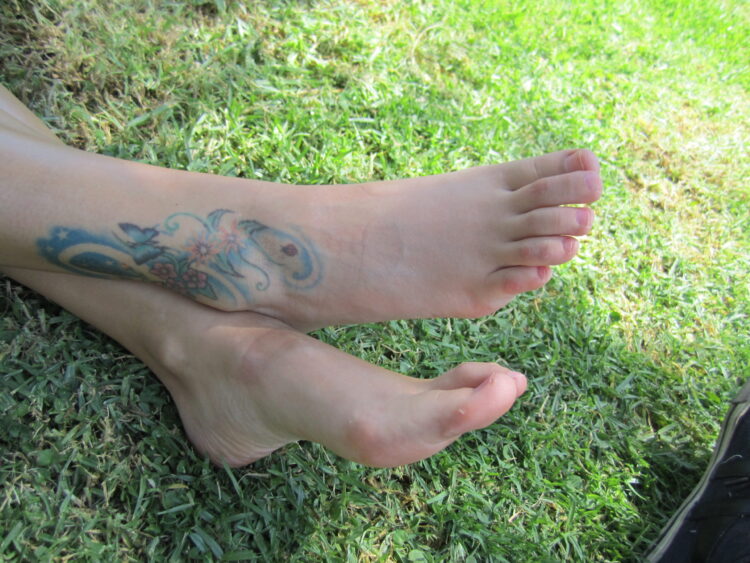 ingrid parra feet scaled