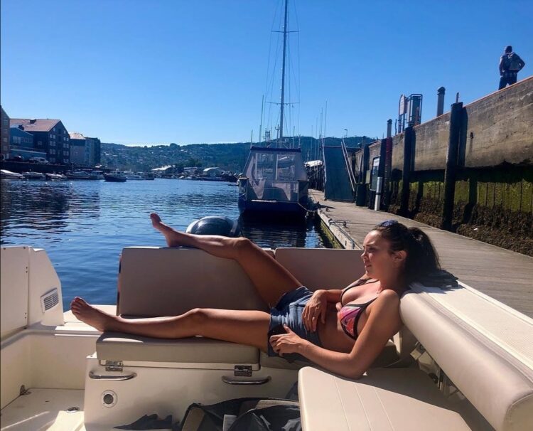 ingrid syrstad engen feet 4