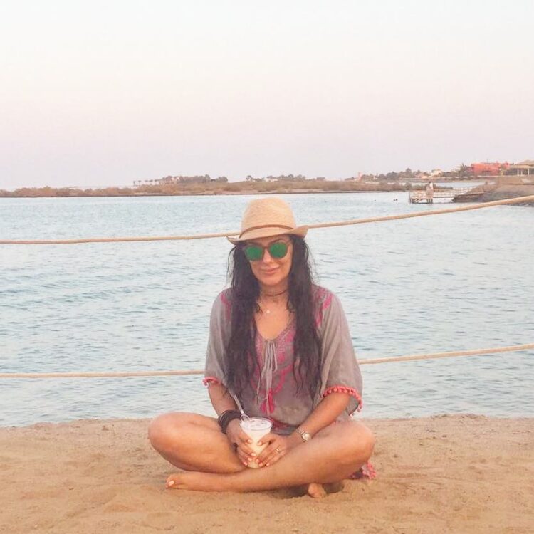 injy el mokkaddem feet 1