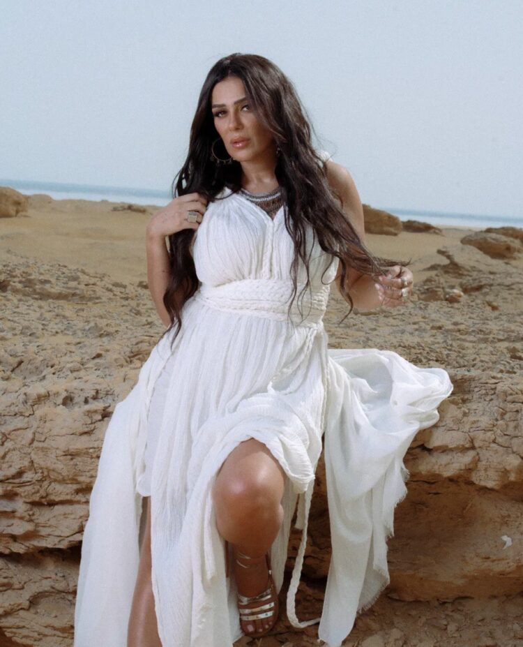 injy el mokkaddem feet 2