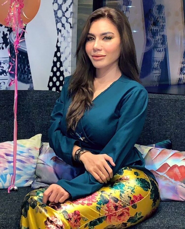 intan hanifiah feet 2