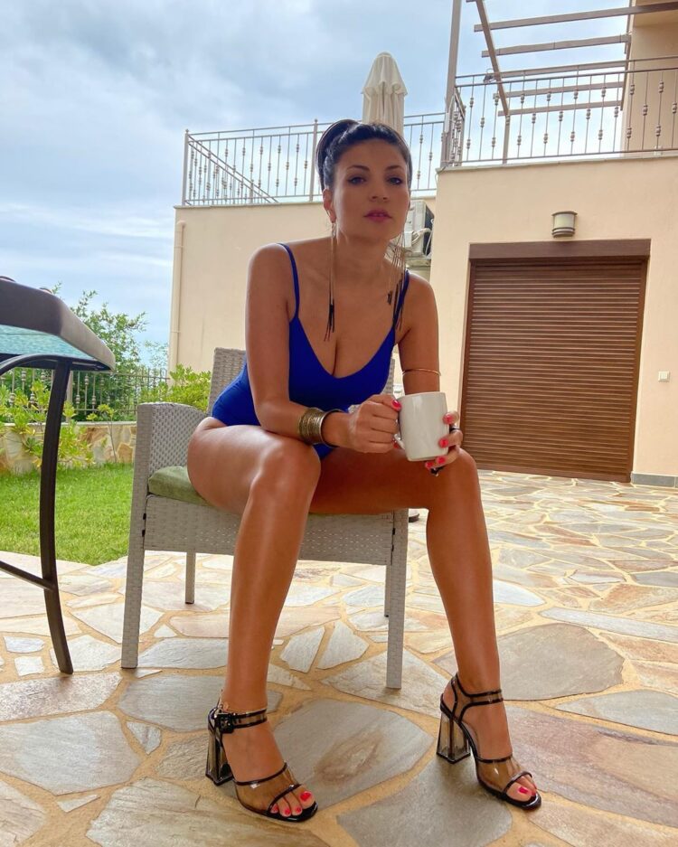 ioana sfinxul feet 3