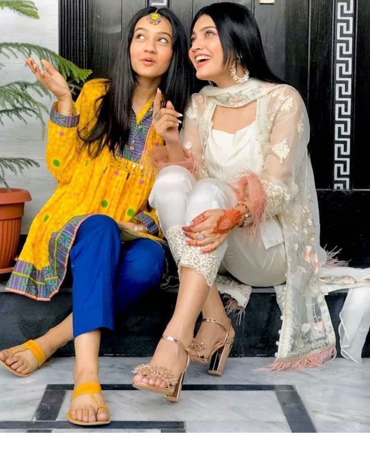 iqra kanwal feet 4