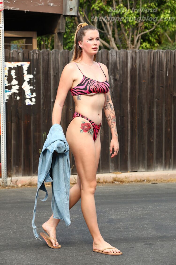 ireland baldwin feet 1