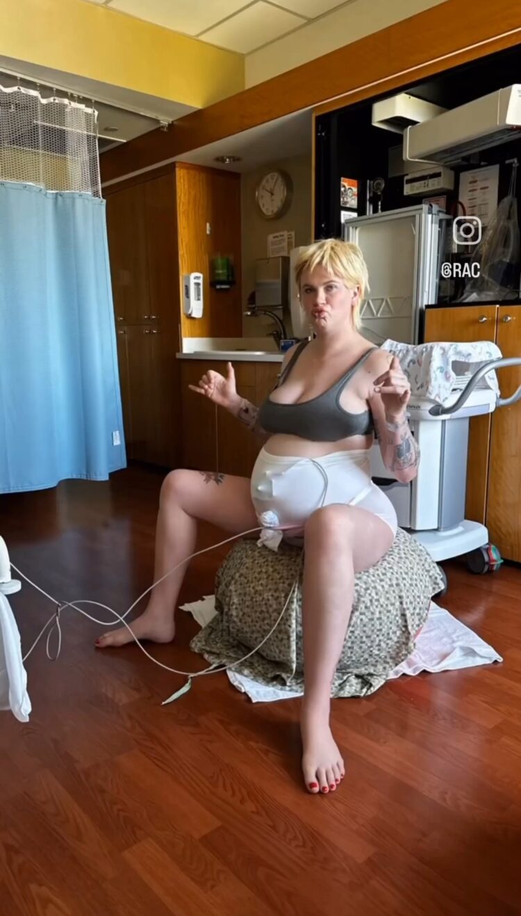 ireland baldwin feet 6