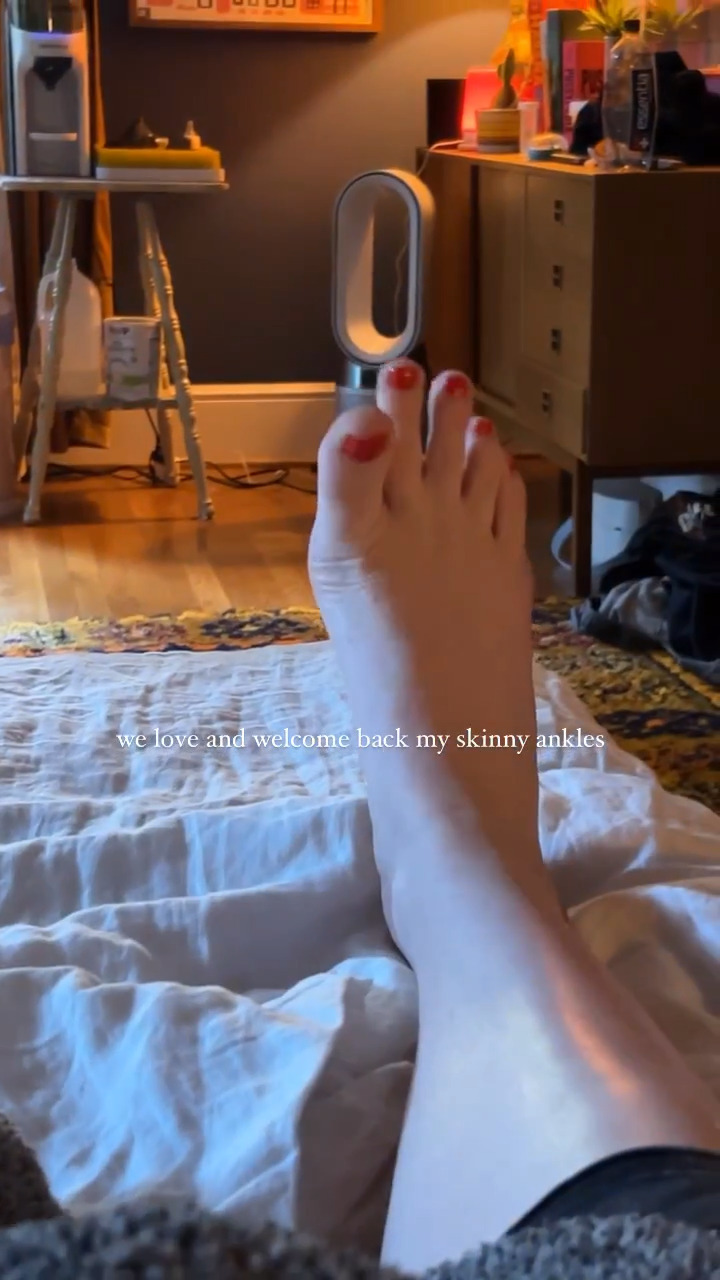 ireland baldwin feet