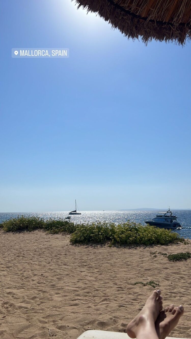 iris van berne feet 6