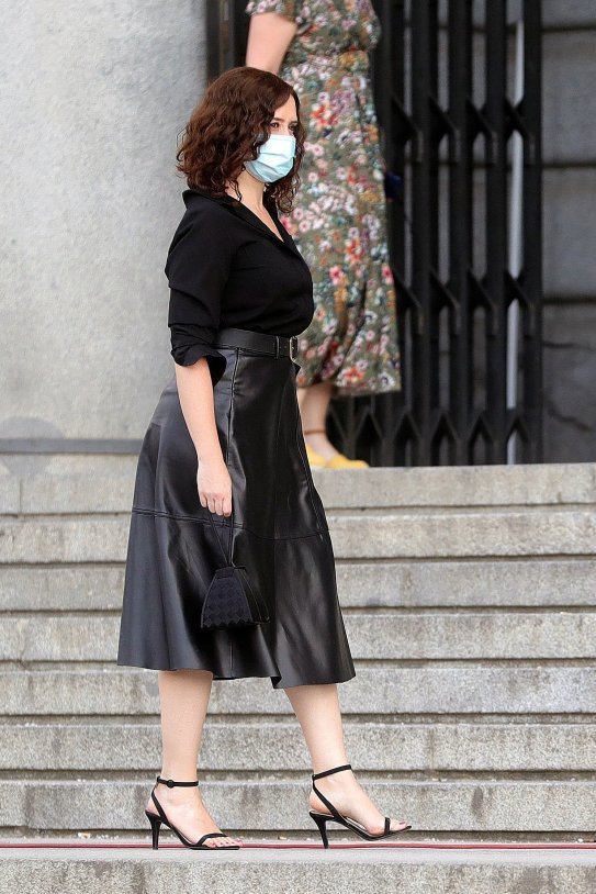 isabel diaz ayuso feet 5