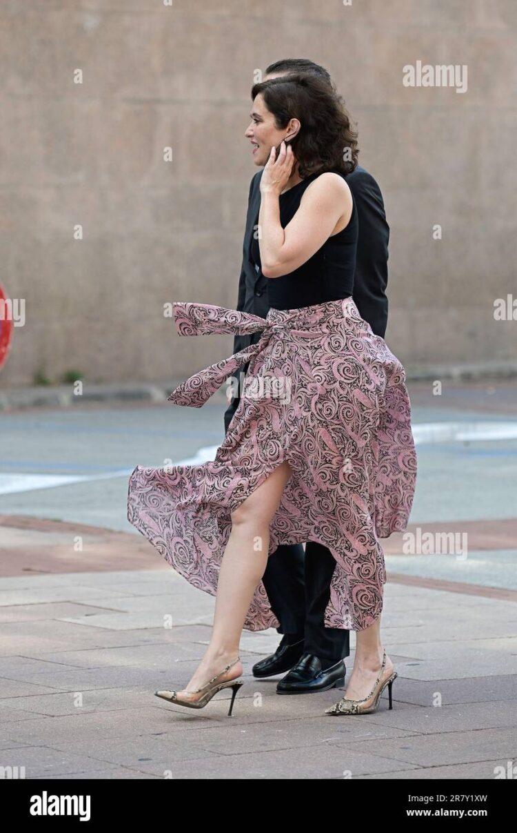 isabel diaz ayuso feet 6