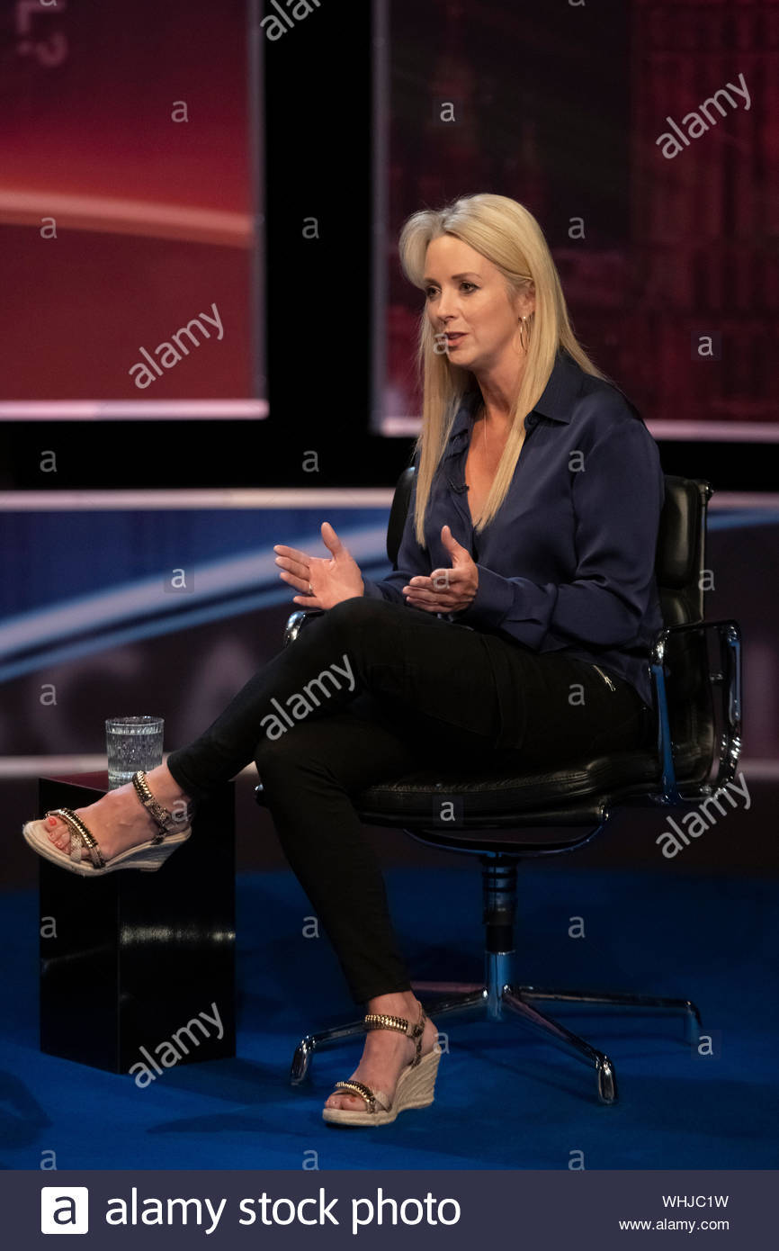 isabel oakeshott feet 5