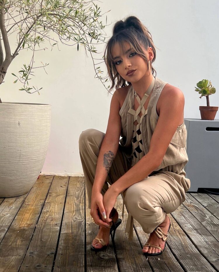 isabela caroline feet 1