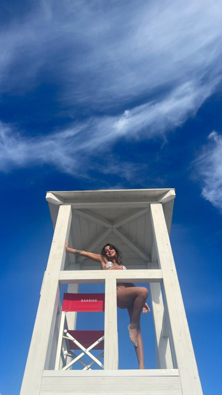 isabela caroline feet 4