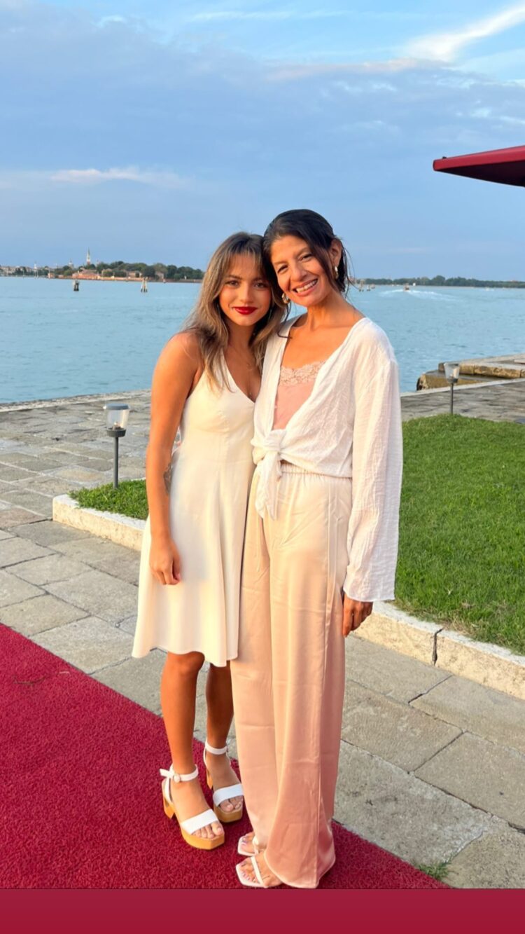 isabela caroline feet 5