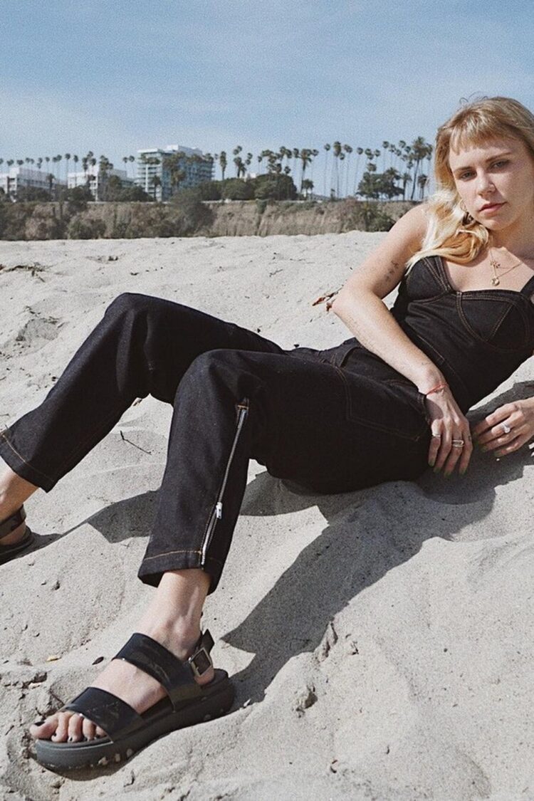 isabela serafim feet 5