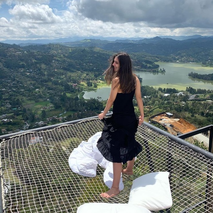 isabella atehortua feet 6