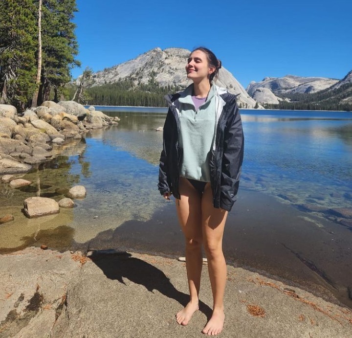 isabella atehortua feet