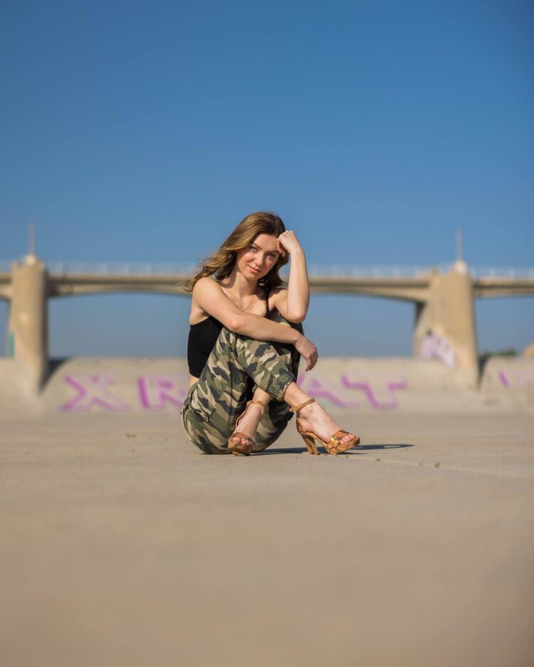 isabella blake thomas feet 5