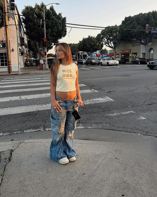 isabella clarke feet 6