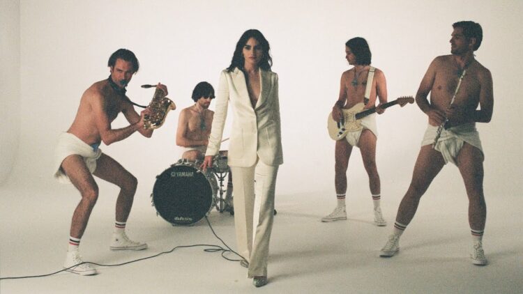 isabella manfredi feet 5