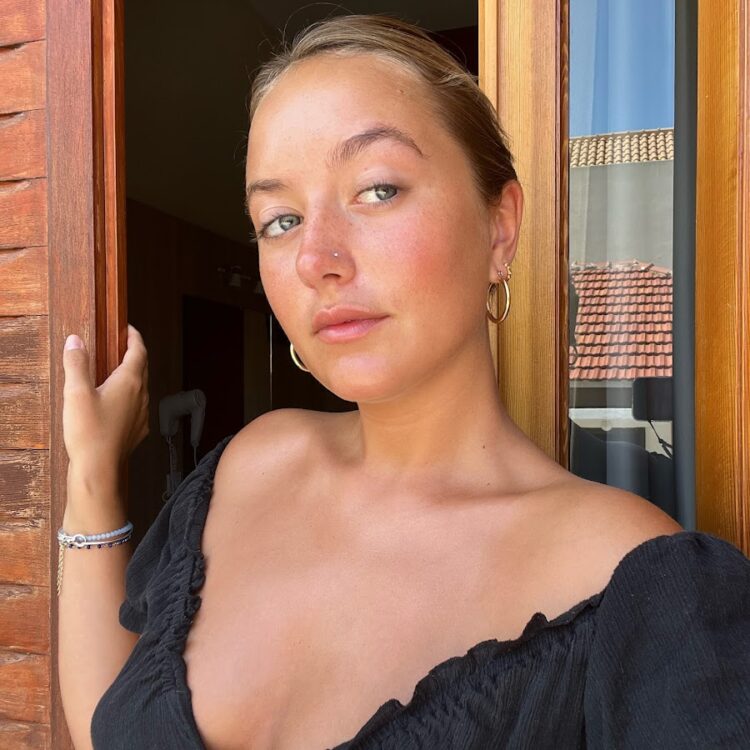 isabella mayer feet 5