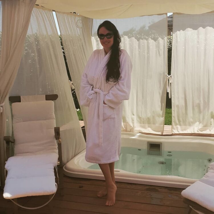 isabelle adriani feet 4