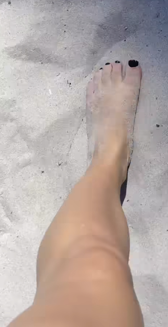 isabelle brown feet 5