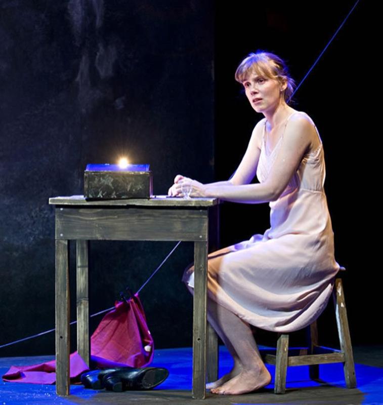 isabelle carre feet 4