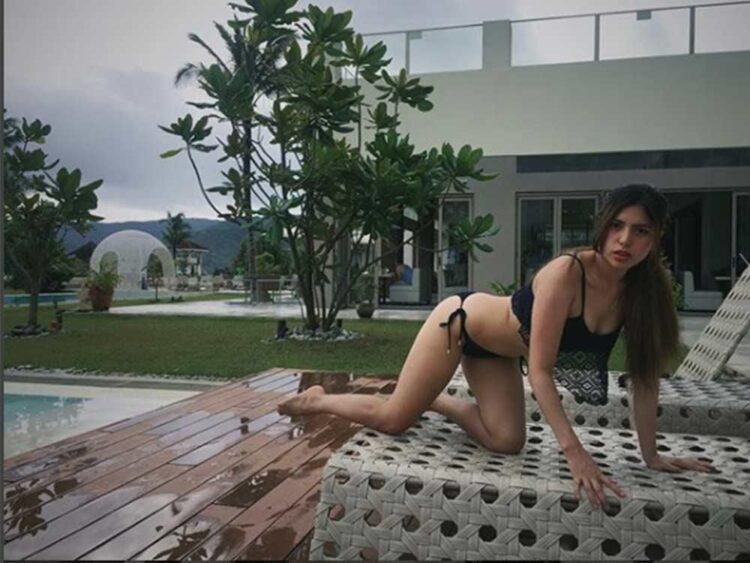 isabelle de leon feet 1