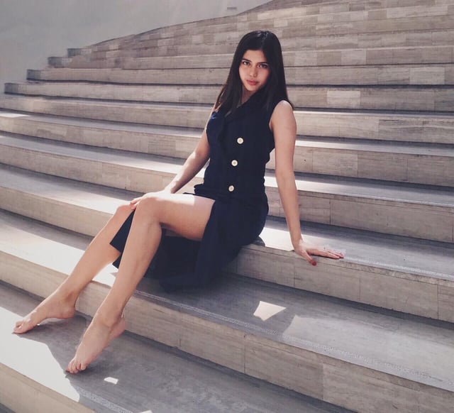 isabelle de leon feet 4