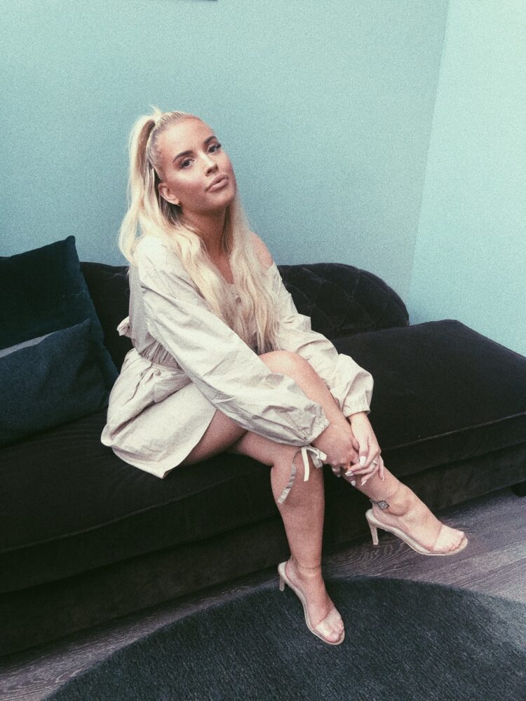 isabelle eriksen feet