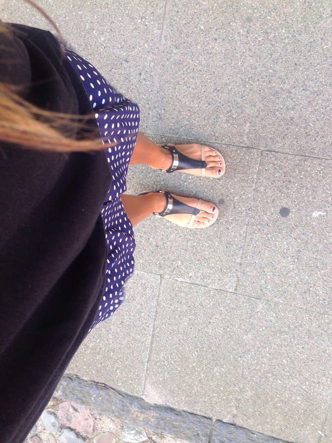 isabelle gullden feet 2