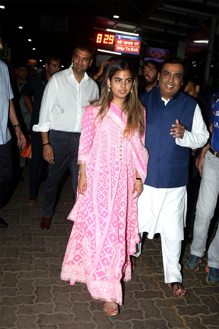 isha ambani feet 6