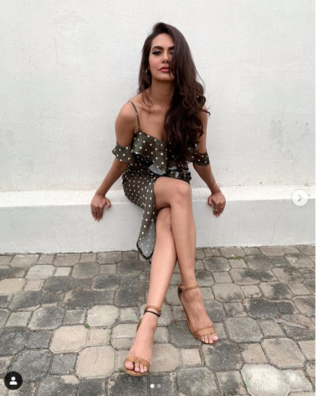 isha gupta feet 3