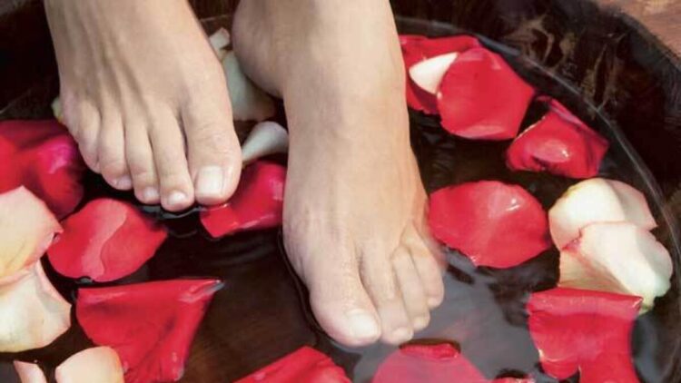ishika taneja feet 2