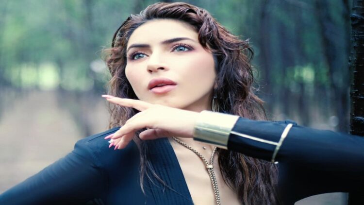 ishika taneja feet 5