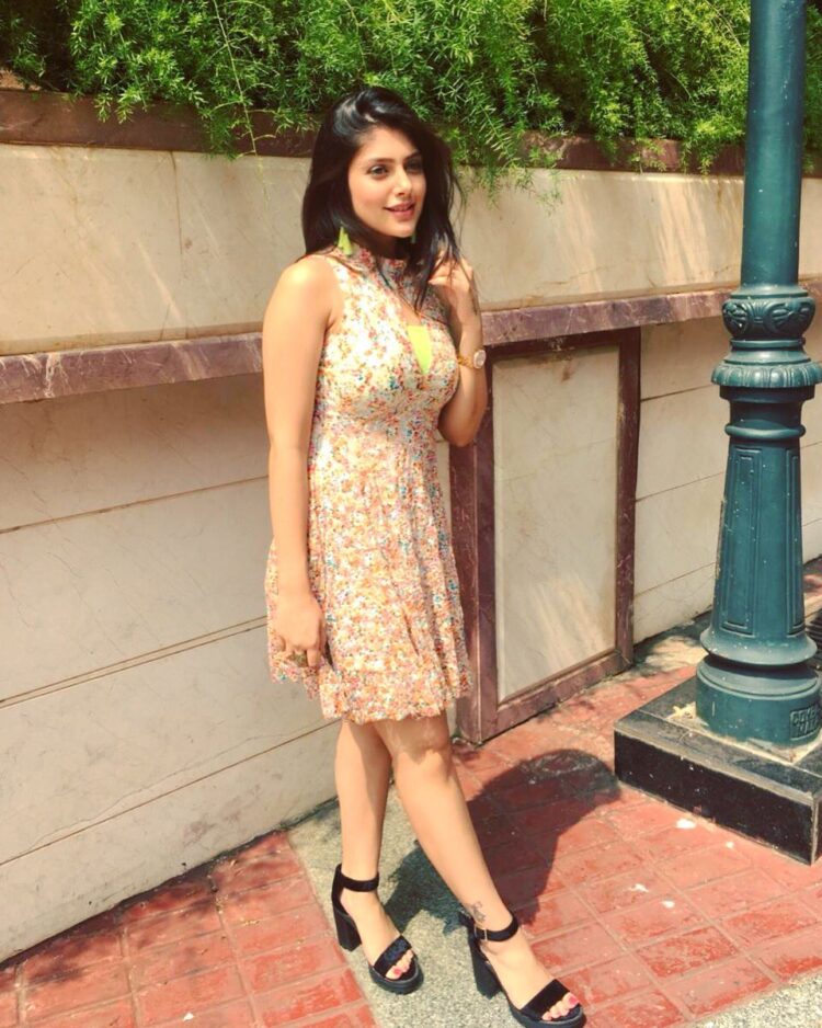 ishita chauhan feet 6