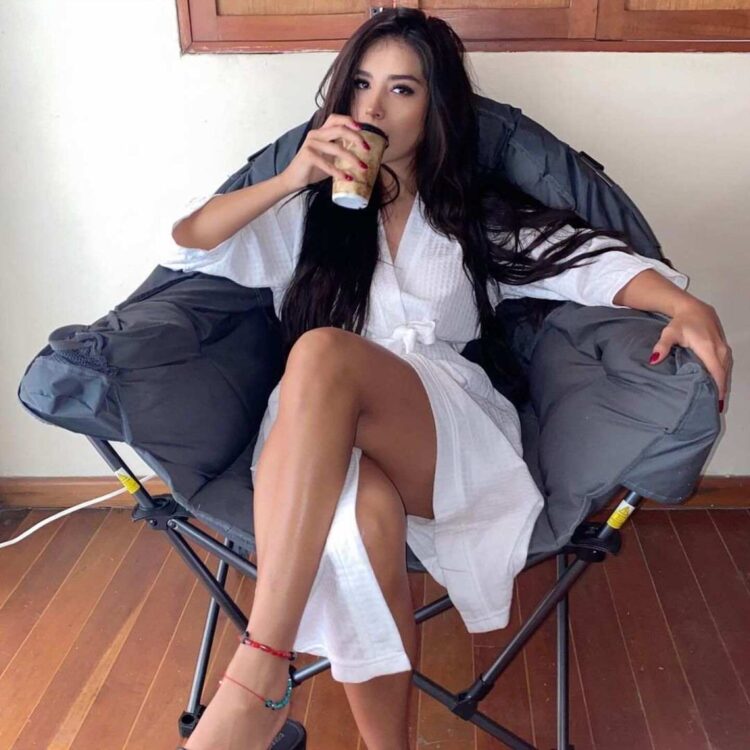 isis serrath feet 1