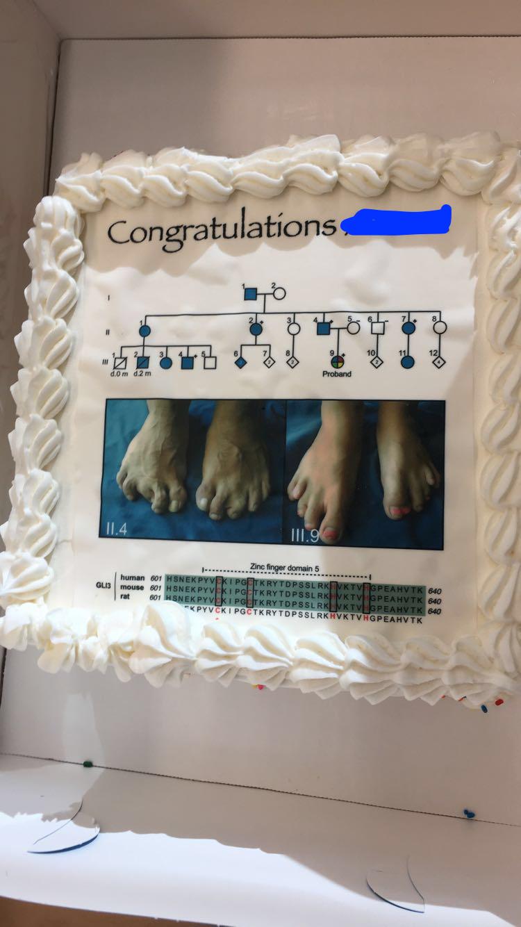 its cakey feet 1