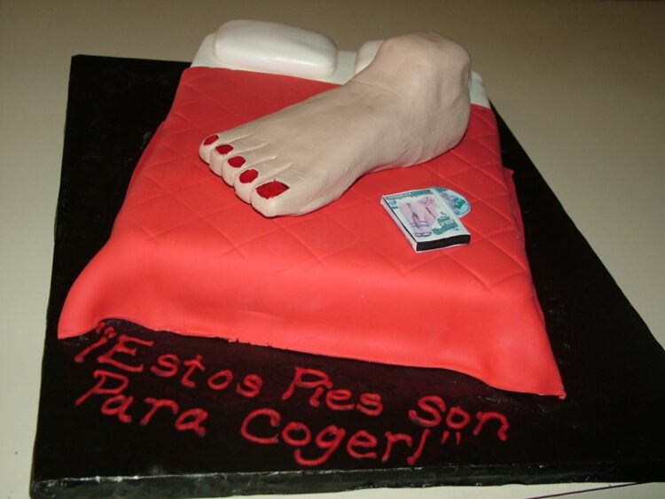 its cakey feet 3