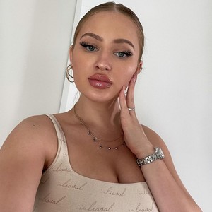 iulia valentina feet