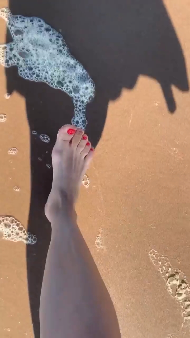 iveta apkalna feet 4
