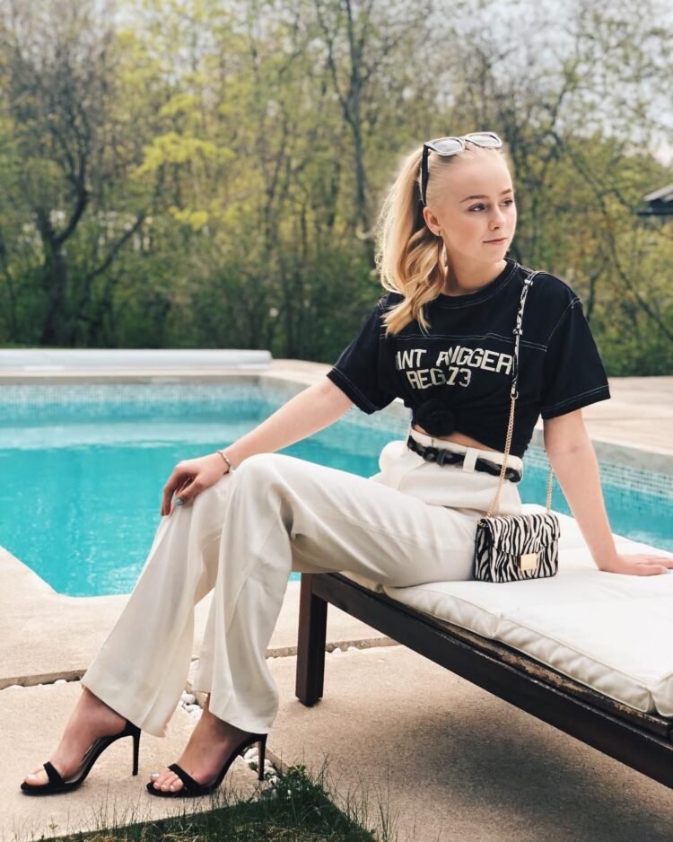 iza cryssanthander feet 6