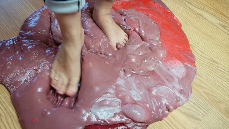 izabela stress feet 3