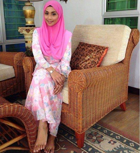 izreen azminda feet 3