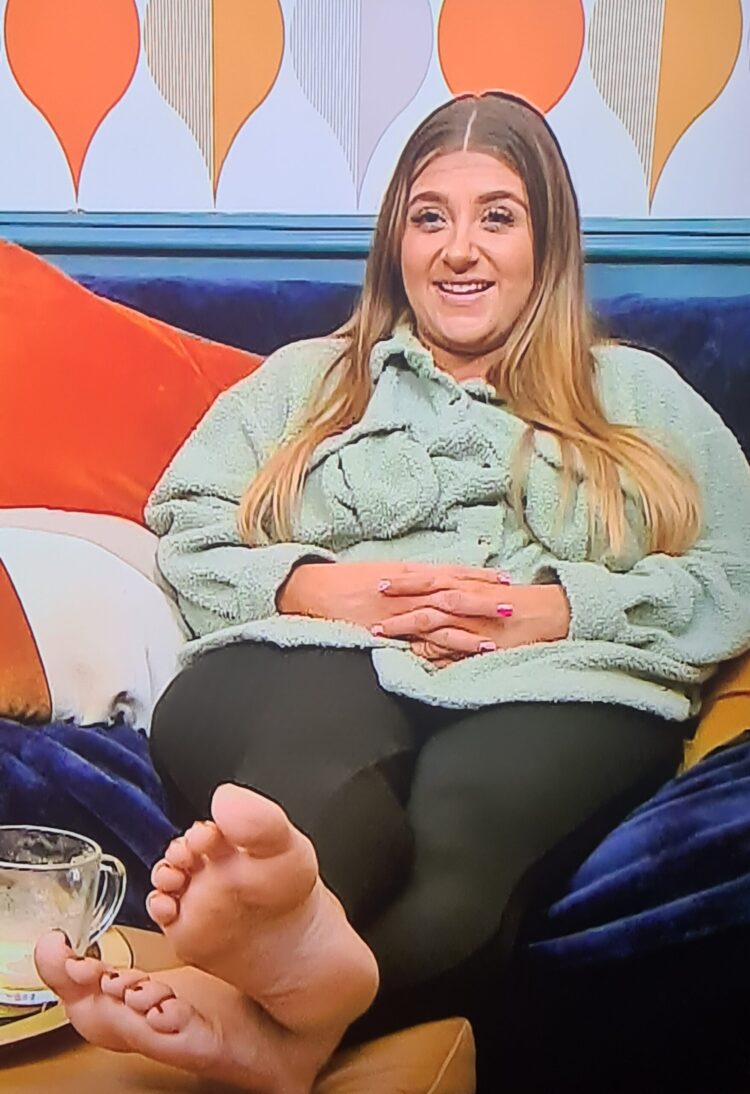 izzi warner feet 1 scaled